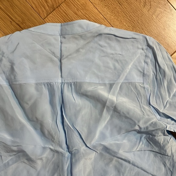 Banana Republic silk long sleeve blouse with pockets and buttons size Small - Picture 4 of 5